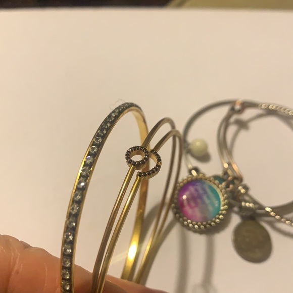 Bundle of five bangle bracelets - Picture 5 of 6